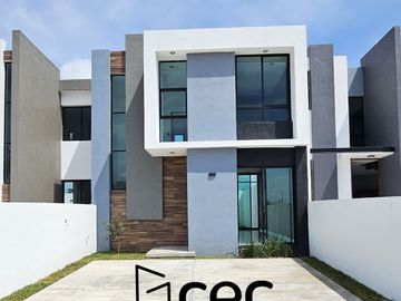 CASA 2 PLANTAS, 2 RECÁMARAS, 2.5 BAÑOS, COCHERA PARA 2 AUTOS, COCINA INTEGRAL.