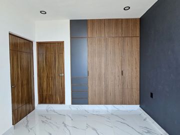 CASA 2 PLANTAS, 2 RECÁMARAS, 2.5 BAÑOS, COCHERA PARA 2 AUTOS, COCINA INTEGRAL.
