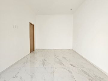 RESIDENCIA UNA PLANTA, 3 RECÁMARAS, 2 BAÑOS COMPLETOS, COCHERA PARA 2 AUTOS