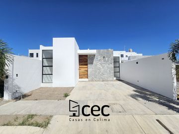 RESIDENCIA UNA PLANTA, 3 RECÁMARAS, 2 BAÑOS COMPLETOS, COCHERA PARA 2 AUTOS