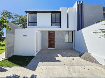 RESIDENCIA CON ALBERCA EN ESQUINA, 3 RECÁMARAS, 2.5 BAÑOS, VESTIDOR.