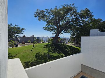 RESIDENCIA CON ALBERCA EN ESQUINA, 3 RECÁMARAS, 2.5 BAÑOS, VESTIDOR.
