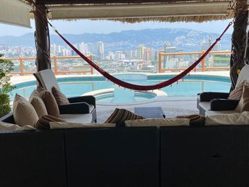 CASA EN VENTA CON ALBERCA Y VISTA AL MAR FRACC HORNOS INSURGENTES ACAPULCO DE JUAREZ