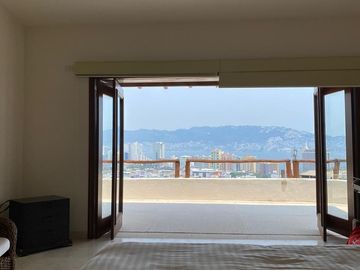 CASA EN VENTA CON ALBERCA Y VISTA AL MAR FRACC HORNOS INSURGENTES ACAPULCO DE JUAREZ