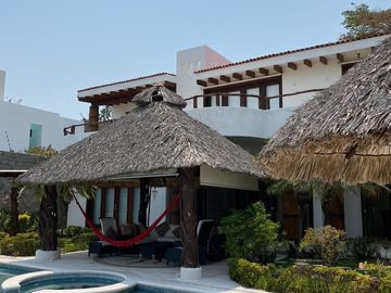 CASA EN VENTA CON ALBERCA Y VISTA AL MAR FRACC HORNOS INSURGENTES ACAPULCO DE JUAREZ