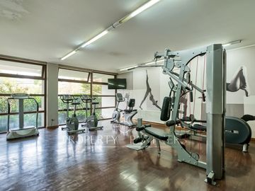 Amplio y moderno departamento con excelente ubicación