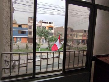 Casa En Venta En Urb. El Pinar - Comas