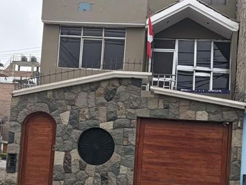 Casa En Venta En Urb. El Pinar - Comas