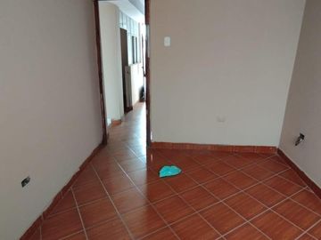 Casa En Venta En Urb. El Pinar - Comas