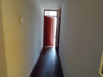 Casa En Venta En Urb. El Pinar - Comas