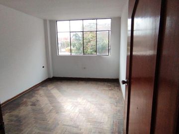 Casa En Venta En Urb. El Pinar - Comas