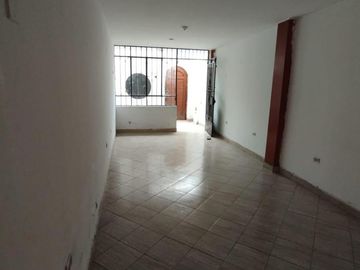 Casa En Venta En Urb. El Pinar - Comas