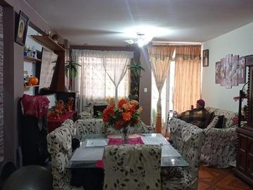 Se Vende Casa De Tres Pisos Frente Al Terminal Pesquero
