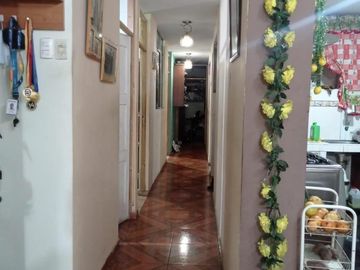 Se Vende Casa De Tres Pisos Frente Al Terminal Pesquero