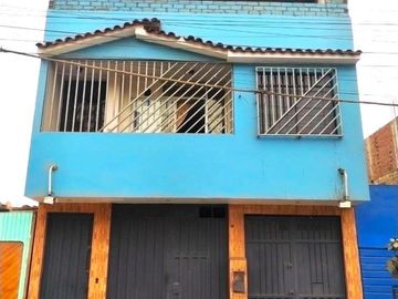 Se Vende Casa De Tres Pisos Frente Al Terminal Pesquero