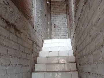 Se Vende Casa De Tres Pisos Frente Al Terminal Pesquero
