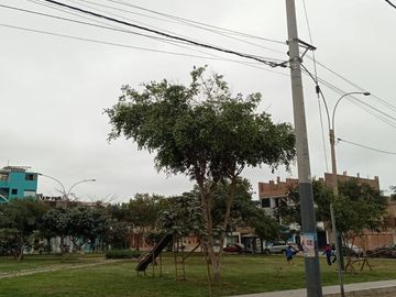 Se Vende Casa De Tres Pisos Frente Al Terminal Pesquero