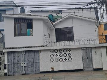 Venta Casa En Cercado, Limite Pueblo Libre Y Breña