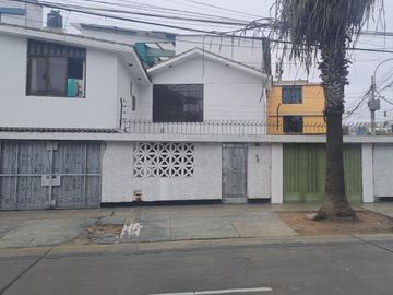 Venta Casa En Cercado, Limite Pueblo Libre Y Breña