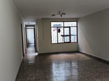 Casa En Venta En Urb. Primavera - Comas