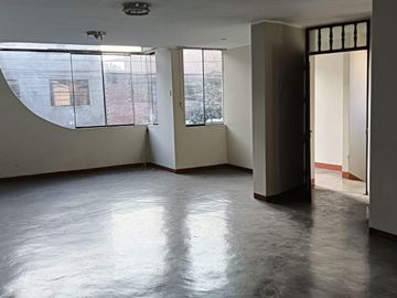 Casa En Venta En Urb. Primavera - Comas