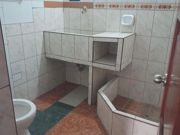 VENTA DE LOCAL COMERCIAL EN AV. PALERMO-LA VICTORIA