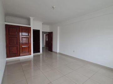 VENTA DE LOCAL COMERCIAL EN AV. PALERMO-LA VICTORIA