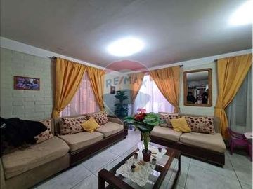 Venta casa acogedora zona residencial, Maipú.