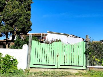CASA EN VENTA EN ISLA NEGRA A PASOS DE LA PLAYA