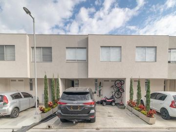 En Venta hermosa casa de 2 pisos en el Country, Jamundi