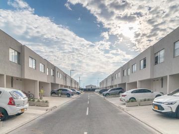 En Venta hermosa casa de 2 pisos en el Country, Jamundi