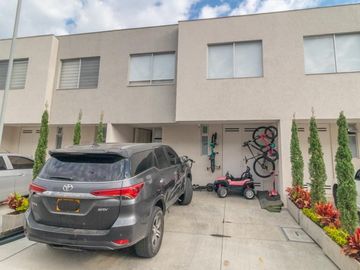 En Venta hermosa casa de 2 pisos en el Country, Jamundi