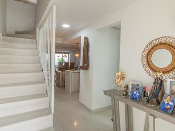 En Venta hermosa casa de 2 pisos en el Country, Jamundi