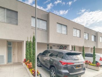 En Venta hermosa casa de 2 pisos en el Country, Jamundi
