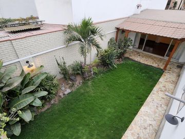 CASA DE 372 m2,05 DORMITORIOS, 02 JARDINES,RICARDO ANGULO, CORPAC, SAN ISIDRO