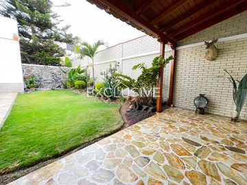 CASA DE 372 m2,05 DORMITORIOS, 02 JARDINES,RICARDO ANGULO, CORPAC, SAN ISIDRO