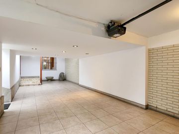 CASA DE 372 m2,05 DORMITORIOS, 02 JARDINES,RICARDO ANGULO, CORPAC, SAN ISIDRO