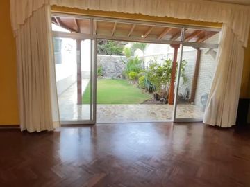 CASA DE 372 m2,05 DORMITORIOS, 02 JARDINES,RICARDO ANGULO, CORPAC, SAN ISIDRO