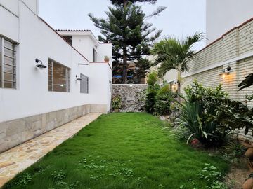 CASA DE 372 m2,05 DORMITORIOS, 02 JARDINES,RICARDO ANGULO, CORPAC, SAN ISIDRO