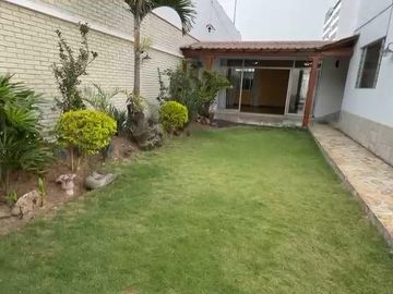 CASA DE 372 m2,05 DORMITORIOS, 02 JARDINES,RICARDO ANGULO, CORPAC, SAN ISIDRO