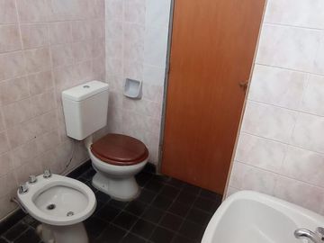Casa en  venta en Arguello  zona colegios en una planta , gran parque, escritura
