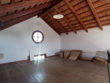 Casa en  venta en Arguello  zona colegios en una planta , gran parque, escritura