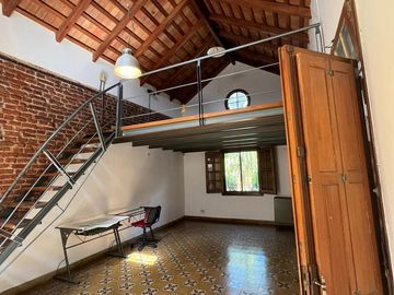 Casa en  venta en Arguello  zona colegios en una planta , gran parque, escritura