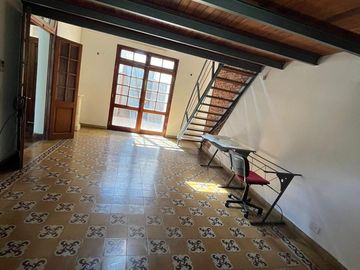 Casa en  venta en Arguello  zona colegios en una planta , gran parque, escritura