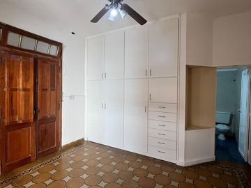 Casa en  venta en Arguello  zona colegios en una planta , gran parque, escritura