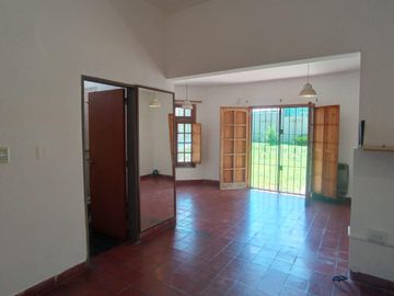 Casa en  venta en Arguello  zona colegios en una planta , gran parque, escritura