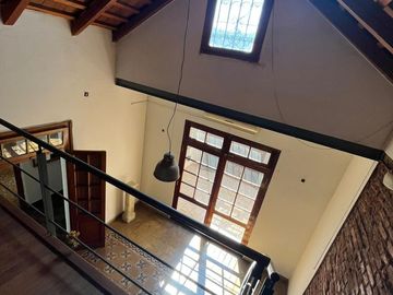 Casa en  venta en Arguello  zona colegios en una planta , gran parque, escritura