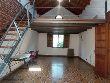 Casa en  venta en Arguello  zona colegios en una planta , gran parque, escritura