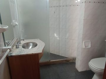 Casa en  venta en Arguello  zona colegios en una planta , gran parque, escritura