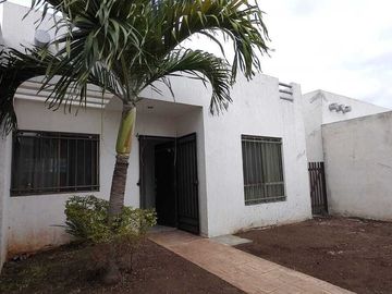 Casa de una planta con alberca en las Américas